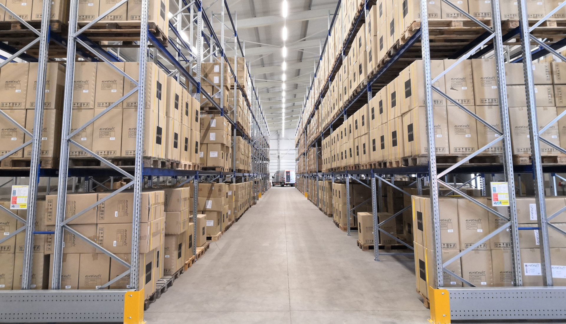 Pallet freight in a warehouse